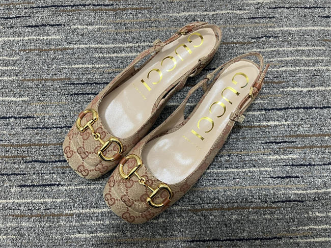 G*u*i slipper 3