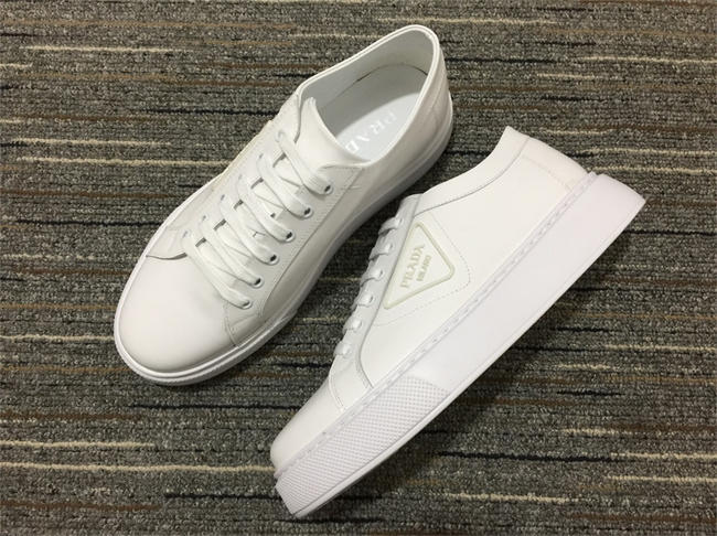 Pra*a leather sneaker 18