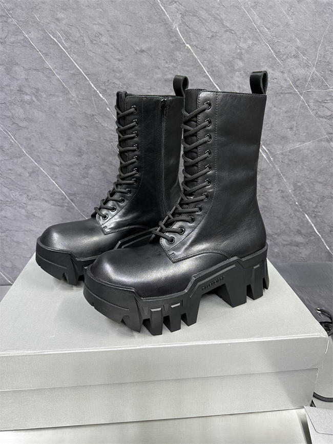 Ba*len*cia*ga boot