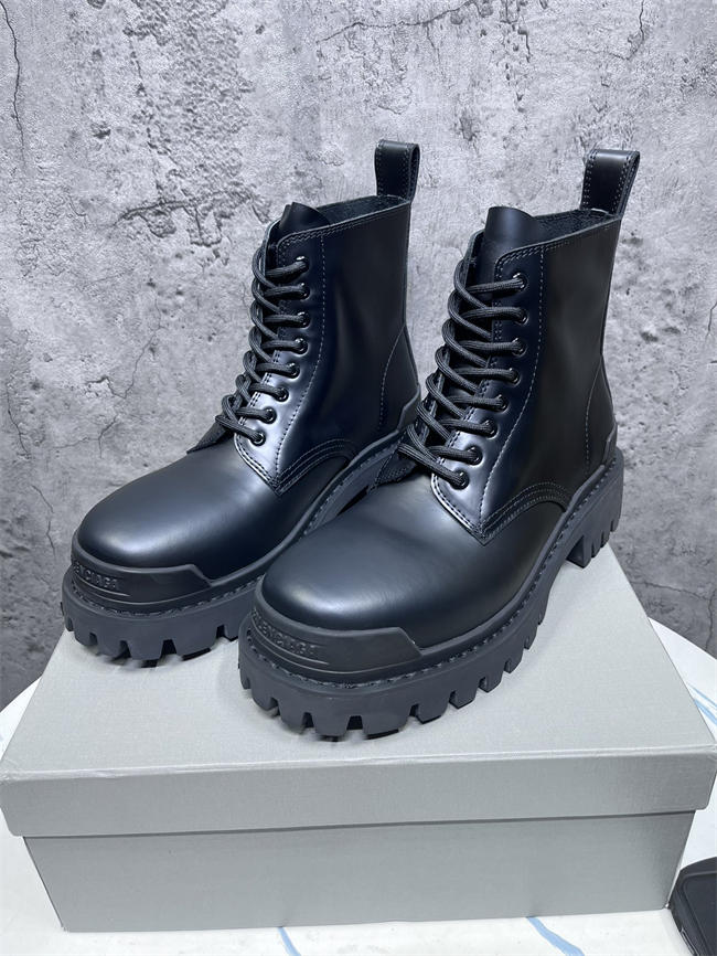 Ba*len*cia*ga boot