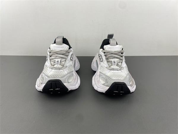 784342 w2mvz 9110  Ba*len*cia*ga 911